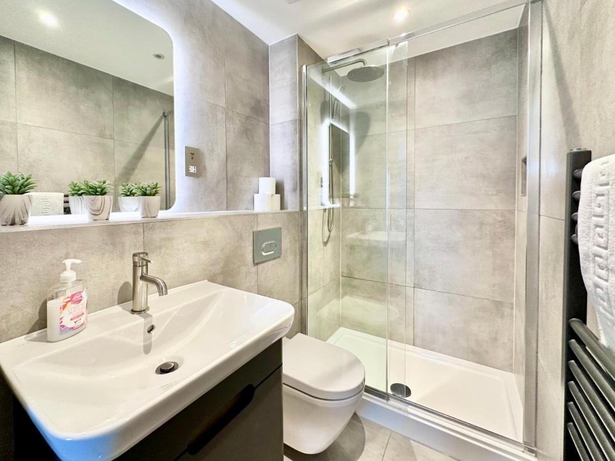 Icona Luxury Apartment With Minster Views & Allocated Parking 요크 외부 사진